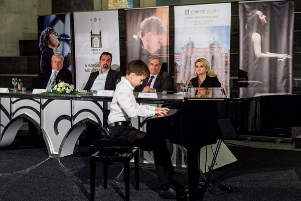 Boros Misi zongorista, a Virtuózok győztese, Gyutai Csaba, L. Simon László, Batta András és Peller Marianna (Fotó: Marjai János, MTI)