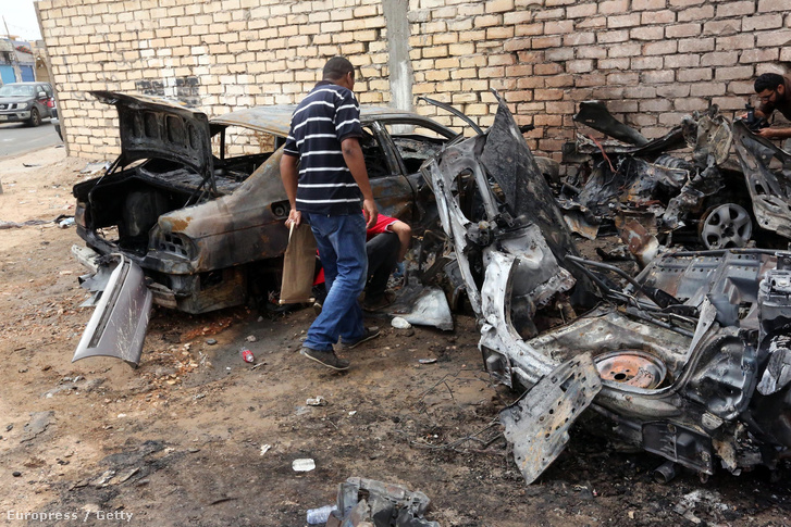 Bombatámadás Tripoliban 2015. szeptemberében.