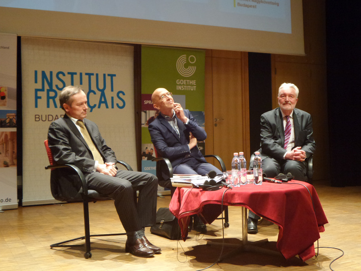 Eric Fournier francia nagykövet, Philippe Gustin egykori francia nagykövet és Heinz-Peter Behr német nagykövet.