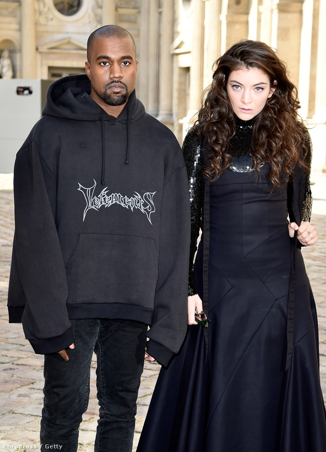 Kanye West és Lorde. Westen egy 1600 dolláros, azaz 460 ezer forintos pulóver látható.