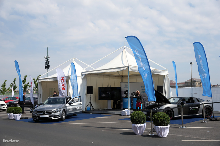 A Jövő Autói konferencia kiállító standja, 2016. május 19-én.