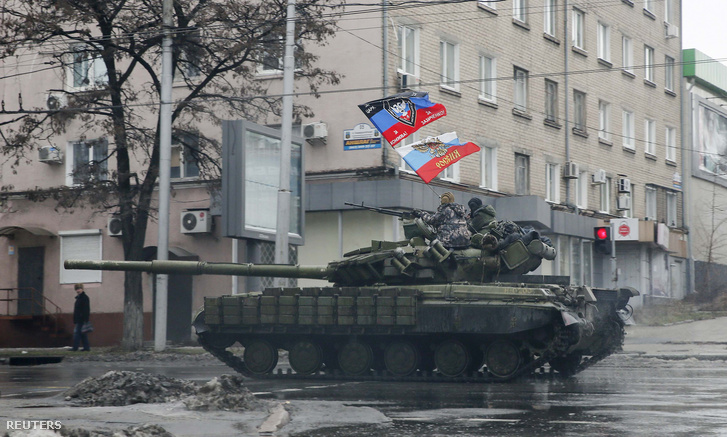 Oroszbarát felkelők tankja Donyeckben, 2015. február 1-jén