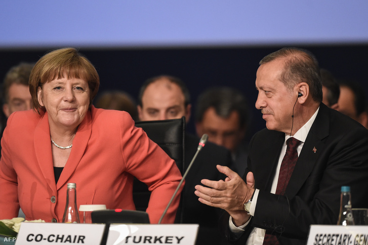 Tayyip Erdogan török elnök és Angela Merkel német kancellár Isztambulban, 2016. május 23-án.
