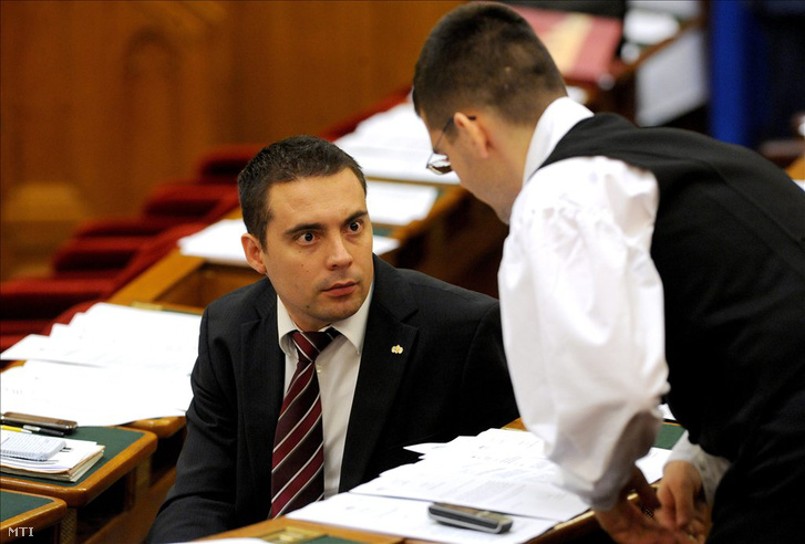 Vona Gábor és Novák Előd a Parlamentben 2010-ben