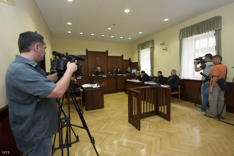 Az izsáki rendőrök a másodfokú tárgyaláson a Szegedi Ítélőtáblán