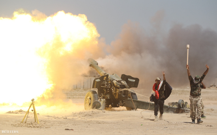Iraki tüzérség Fallúdzsa határában