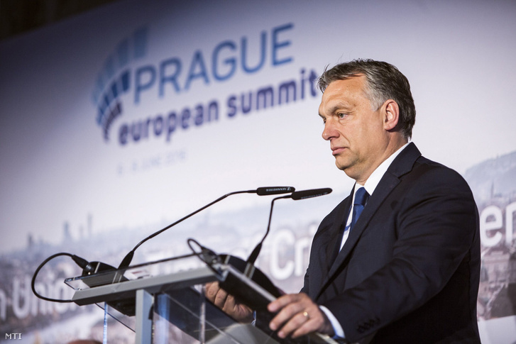 Orbán Viktor a visegrádi négyek (V4) országai kormányfői találkozója panelbeszélgetésén Prágában