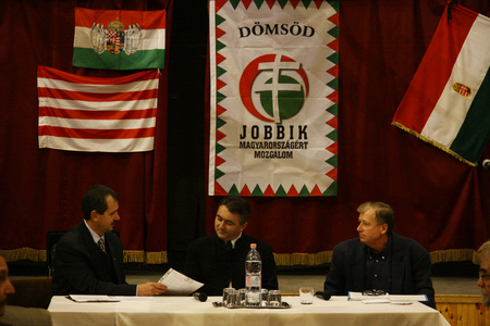 Gerecz Attila, Ifj. Hegedűs Lóránt és Sánta István, a Jobbik dömsödi elnöke