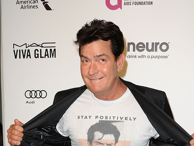 Charlie Sheen a biztonságos szex mellett kampányol és óvszereket árul