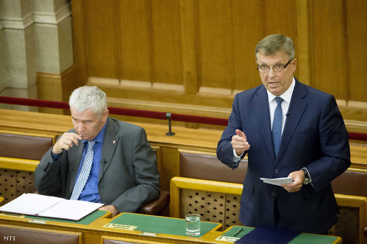 Matolcsy György a Magyar Nemzeti Bank elnöke azonnali kérdésre válaszol az Országgyûlés plenáris ülésén 2016. június 13-án
