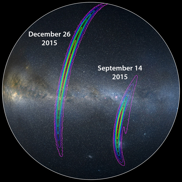 A GW151229 gravitációs hullám forrásának becsült égipozíciója (bal) összehasonlítva az első GW150914-jel forrás pozíciójának rekonstrukciójával (jobb).