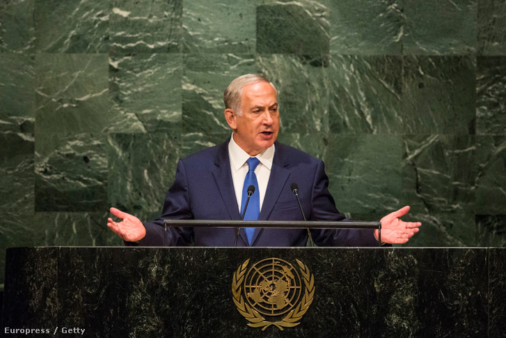 Benjámin Netanjahu izraeli miniszterelnök felszólal az ENSZ-közgyűlés 70. ülésszakának általános vitájában a világszervezet New York-i székházában 2015. október 1-jén.