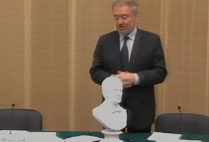Valerij Gergijev a róla mintázott szoborral