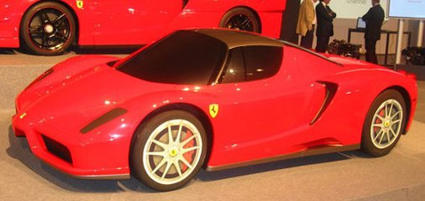 Megtartják a Millechili tanulmány alapelveit: a jövő Ferrarija kisebb, könnyebb, takarékosabb, mégsem lassú.