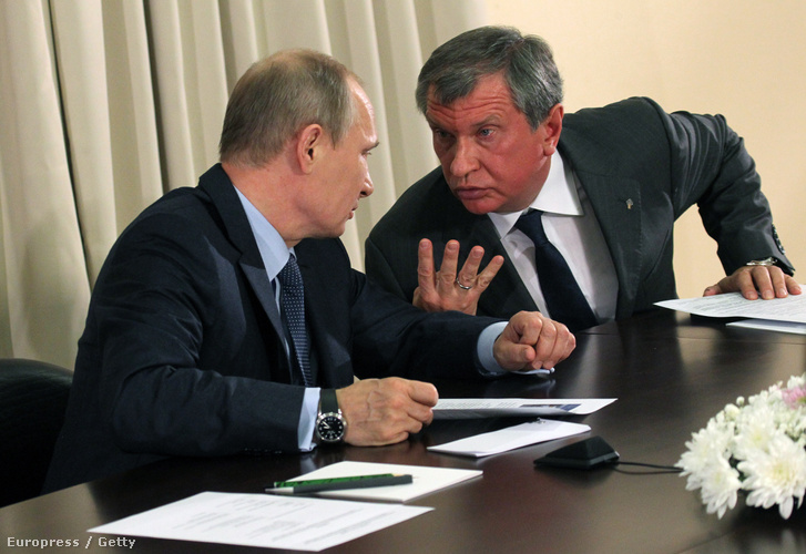 Putyin a Roznyeft orosz olajipari vállalat vezérigazgatójával