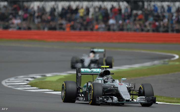 Rosberg és Hamilton a Brit Nagydíjon