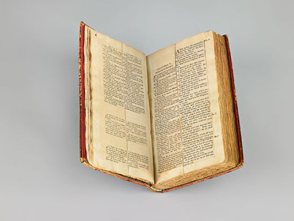 atm-object-at-hand-Thomas-Jefferson-bible-2.jpg  600x0 q85 upsca