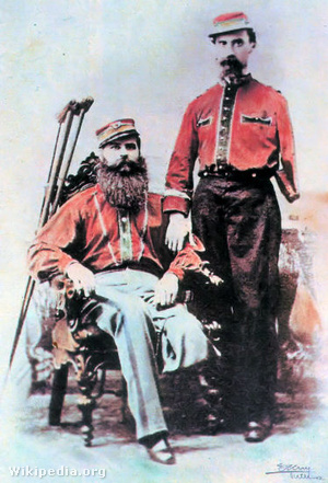 Dunyov István (ülve) és Achille Majocchi ezredesek
