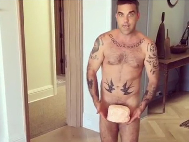 Robbie Williams falatnyi torta mögé dugta el férfiasságát