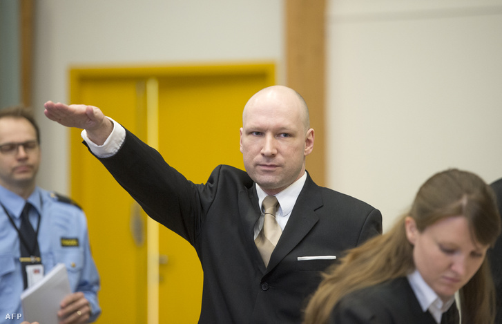Breivik karlendítése ügyének egyik tárgyalási napján