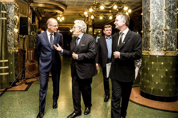 Navracsics Tibor, Plácido Domingo és Fekete Gyula