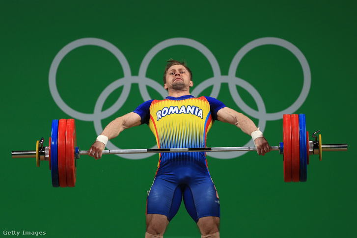 Gabriel Sincraian román súlyemelő versenyez Rióban