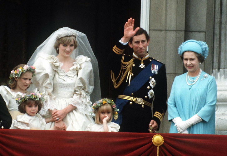 A királynő Diana hercegnő és Károly walesi herceg esküvőjén 1981-ben