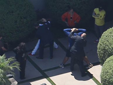 Drogot és fegyvereket találtak Chris Brown házában