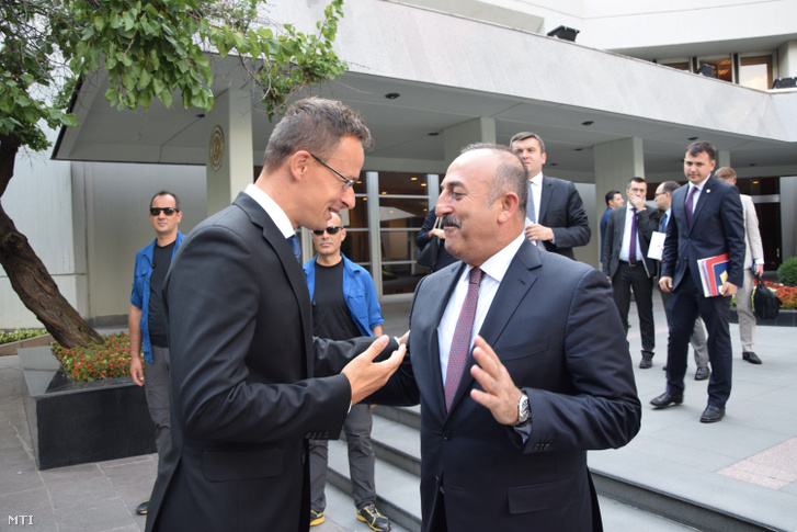 Mevlüt Cavusoglu török külügyminiszter fogadja Szijjártó Péter külgazdasági és külügyminisztert Ankarában 2016. augusztus 23-án