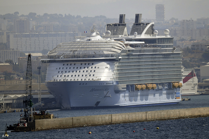 A Harmony of the Seas Marseille kikötőjében