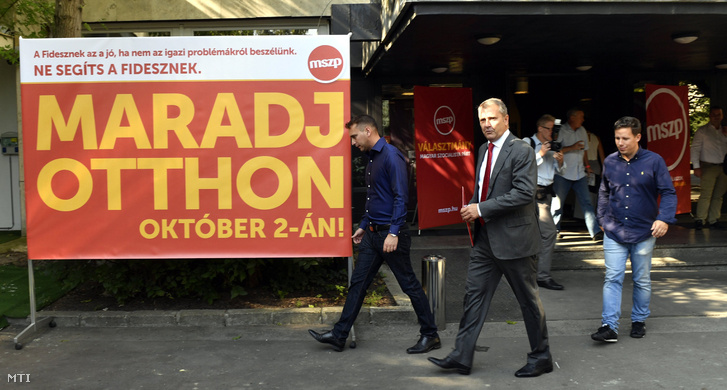 Molnár Gyula az Magyar Szocialista Párt elnöke érkezik a párt országos választmányának évad- és kampánynyitó rendezvényére a Dürer Rendezvényházba 2016. szeptember 3-án.