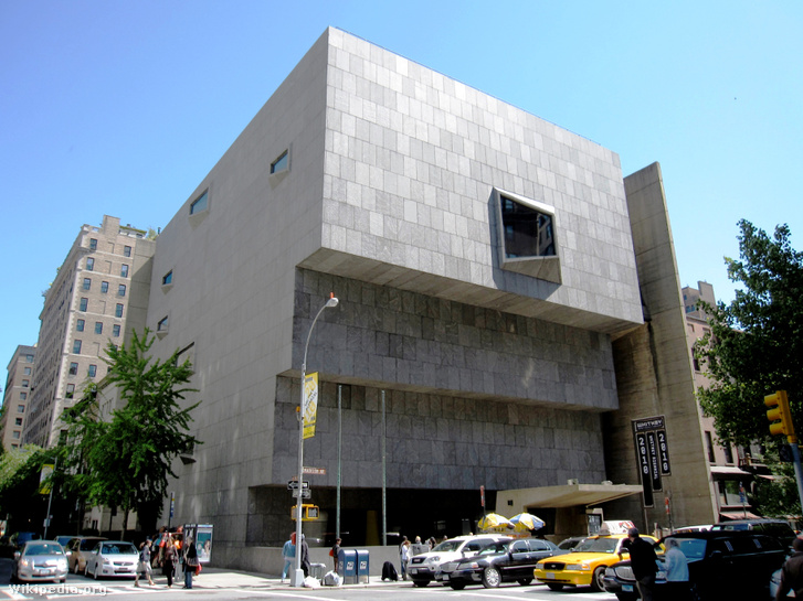 A Breuer Marcell tervezte, 1966-ban épült Whitney Museum of American. Ma MET Breuer