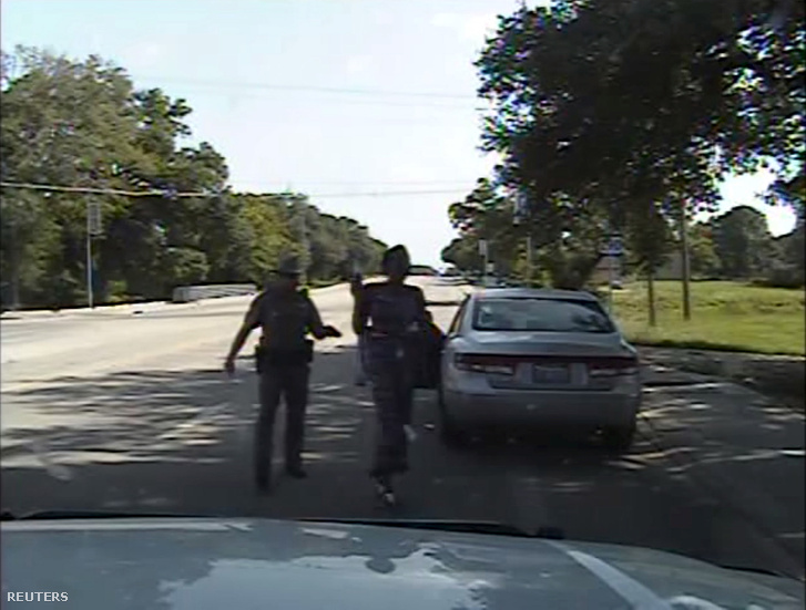 Sandra Blandet 2015. július 10-én állították meg egy közúti szabálytalanság miatt