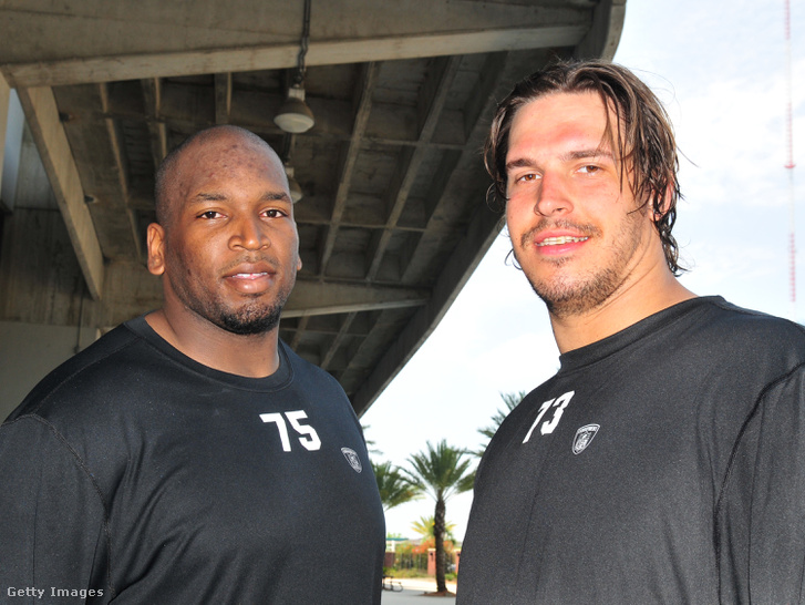 Eugene Monroe és Eben Britton a Jacksonville Jaguars 2009-es edzőtáborában, újoncként