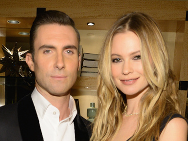 Megszületett Adam Levine gyermeke