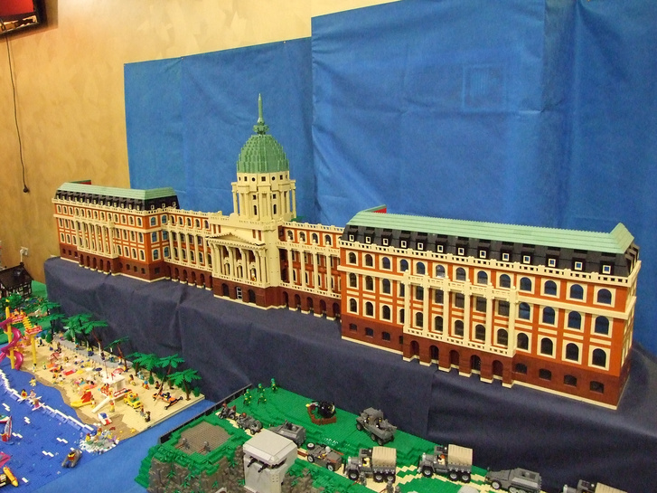 Talapa Tibor, HunLTC tag alkotása a 2015-ös őszi Lego-kiállításon a KÖKI Terminálban