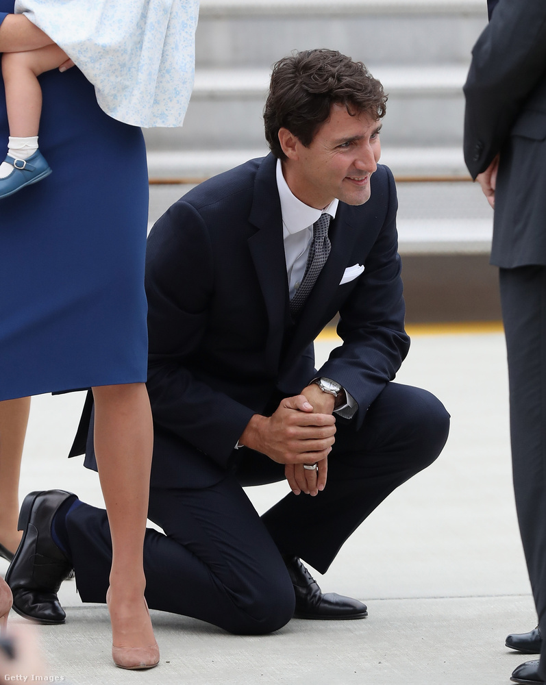 Kanada miniszterelnöke, Justin Trudeau is próbálta vigasztalni az uralkodó család legifjabb fiúgyermekét, de a kis herceg szóba sem állt vele