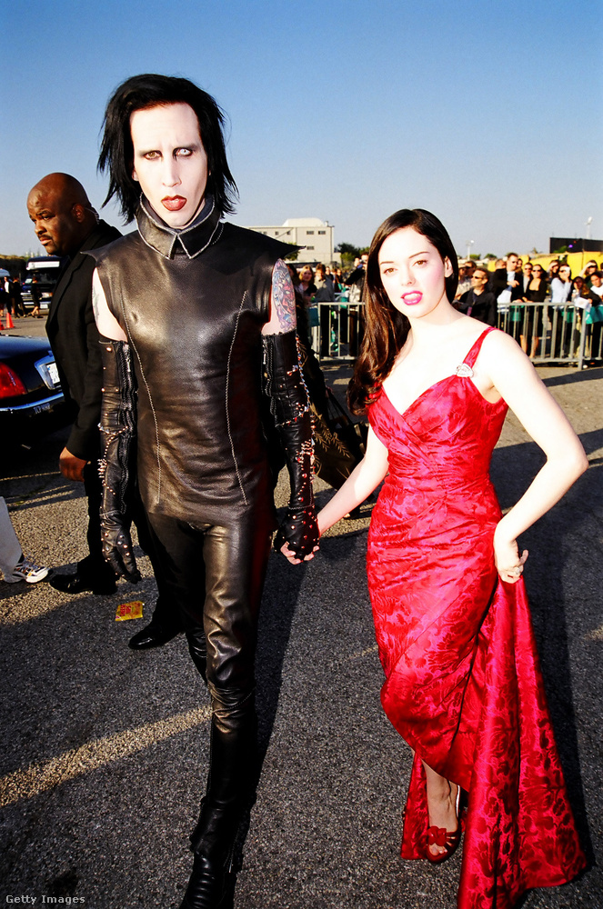 Marilyn Manson egyik nője volt a sok közül Rose McGowan, akivel két évig voltak együtt, 2001-ben azonban szakítottak