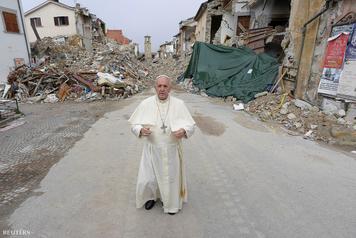 2016-10-04T084858Z 1729488018 S1BEUEZTGKAA RTRMADP 3 POPE-AMATRI