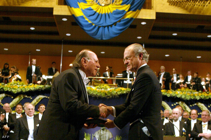 Kertész Imre 2002 decemberében vette át a Nobel-díjat