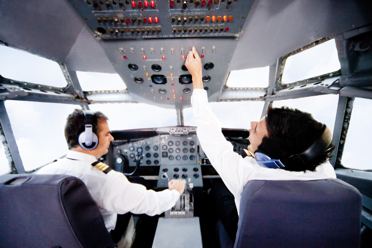 The pilot is the plane. Хайджекинг. Коммерческий пилот. Пилот частного самолета. The pilot is the plane.