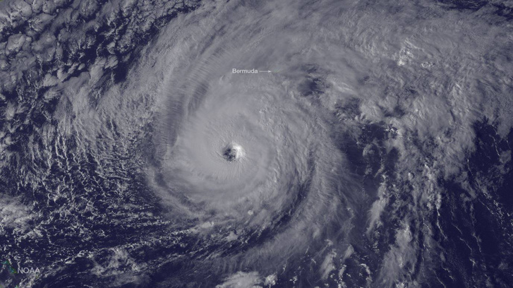 A Bermuda felé tartó Nicole hurrikán október 12-én készült műholdas képe