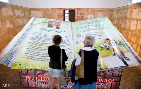 A legnagyobb könyv a 19. Havannai Nemzetközi Könyvvásáron (Fotó: Adalberto Roque)