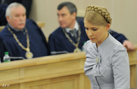 Timosenko távozik a kijevi legfelsőbb bíróságról (Fotó: Szergej Szupinszki)