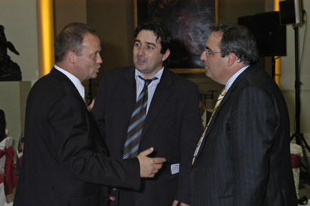 Szanyi Tibor (MSZP), Kovács Bence János (Grupo Milton), Vicente Cotino (Sedesa)