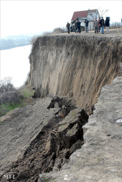 2008 februárjában egy 300 méter hosszú és csaknem 15 méter magas darab omlott le