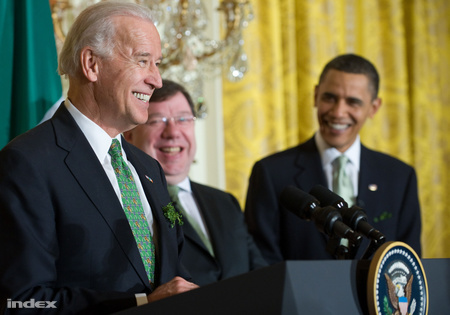 Joe Biden, Brian Cowen  és Barack Obama az ünnepségen