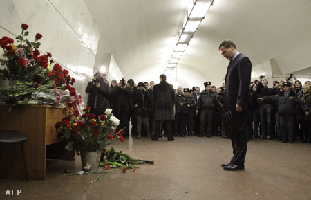 Medvegyev a Lubjanka megállóban a robbantás helyszínén