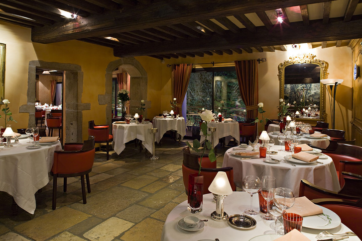 A francia Georges-Blanc étterem belső tere. Itt is fogyasztott a férfi