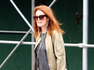 Az 55 éves Julianne Moore 35-nek sem néz ki